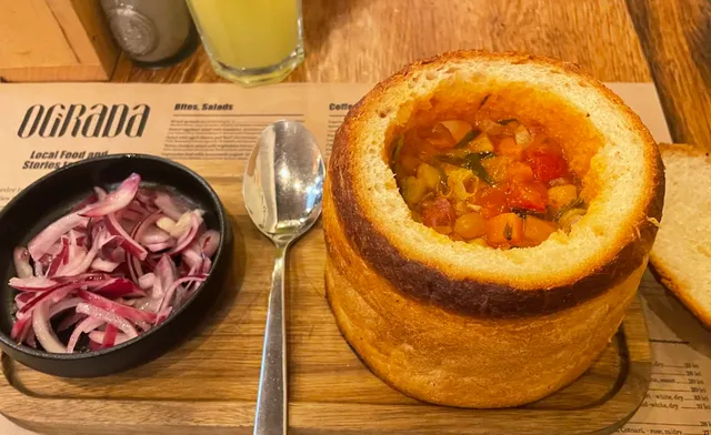 🇷🇴 Brașov, Romania | Food Guide 🍽️  Our tour guide recommended thre