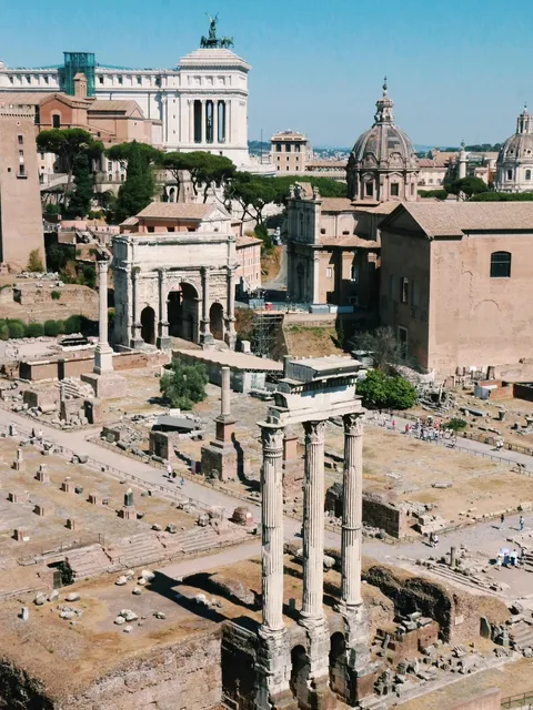 🏛️⏳ Rome: Eternal? Or Just Really Good at Adapting? ⏳🏛️