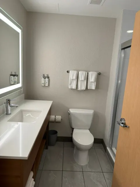 Great Value Hotel in Miami! 🏨💸