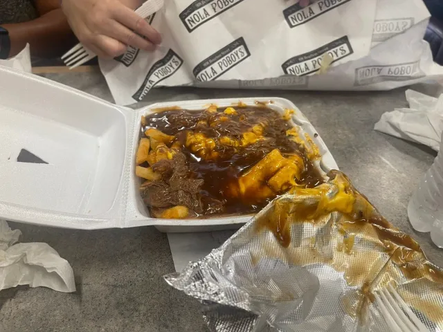 Parkway Po-Boys – A Flavorful NOLA Staple! 🥪🎉