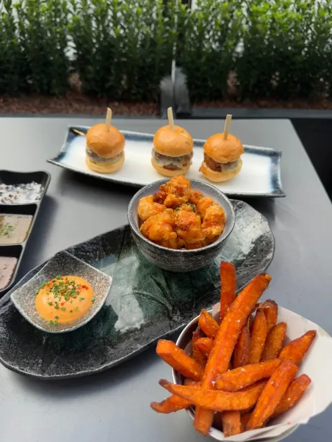 Beautiful Setting, Delicious Food! 🌞🍽️🌿