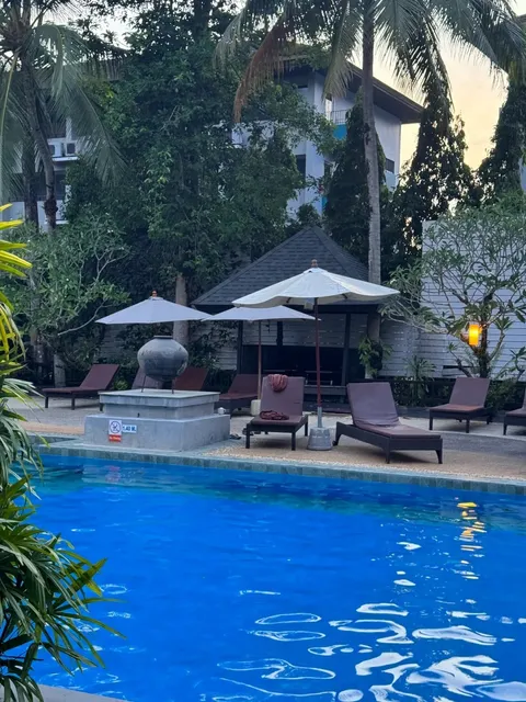 🇹🇭 Krabi’s Hidden Gem: A 100 RMB Hotel That Feels Like Luxury!