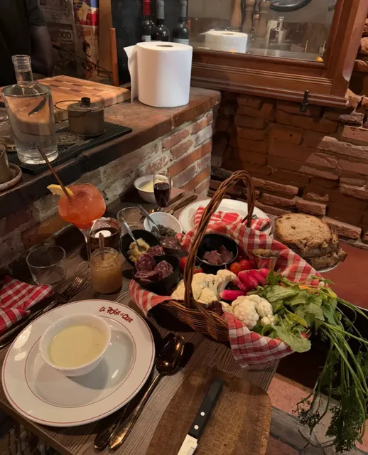 ​​🇫🇷 Toulouse’s Rustic Gem | Le Point D’Ogre: Farm-to-Table Magic! 