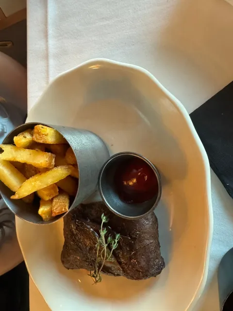 🇫🇷 A French Gem in the Arts District – Elegant & Flavorful! 🎨