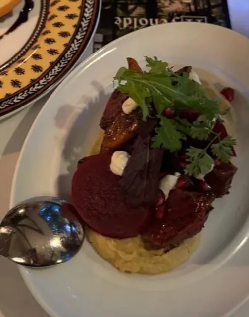 🏰 Hyeholde Restaurant - Pittsburgh's Fairytale Dining Escape! 🍂