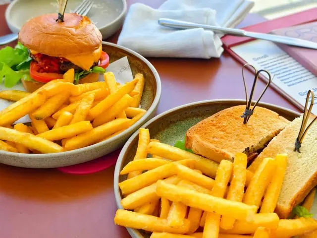 🍴 Townsville Food Guide Pt. 1: Best Eats in a "Culinary Desert" 🏜️