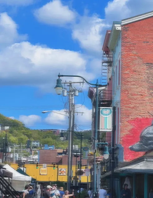  Cincinnati Half-Day Wander: Zoos, Markets & Uzbek Feasts!