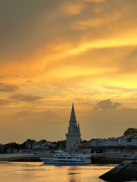 🇫🇷 La Rochelle: Where History Meets Coastal Romance ⚓🌹