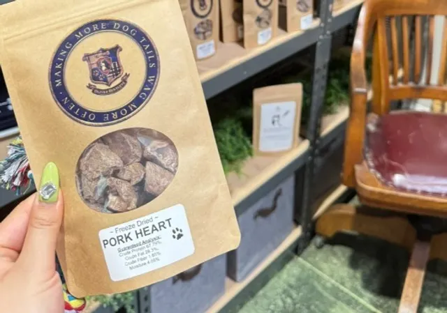 🐾 Oliver Bentleys | A Historic District Haven for Pets & Their People