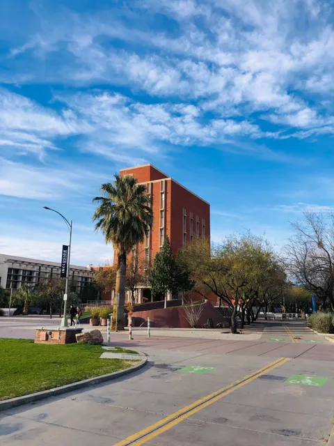 ⛰️🌄 University of Arizona: Tucson’s Academic Oasis! 