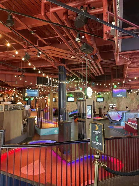 London | Promise Me, You’ll Go to Puttshack with Friends!