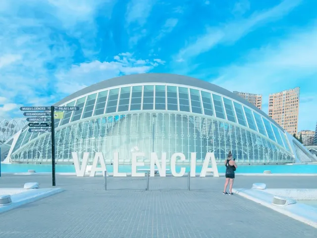 🇪🇸 ¡Europa no son solo castillos! ¡Valencia te transporta al futuro!
