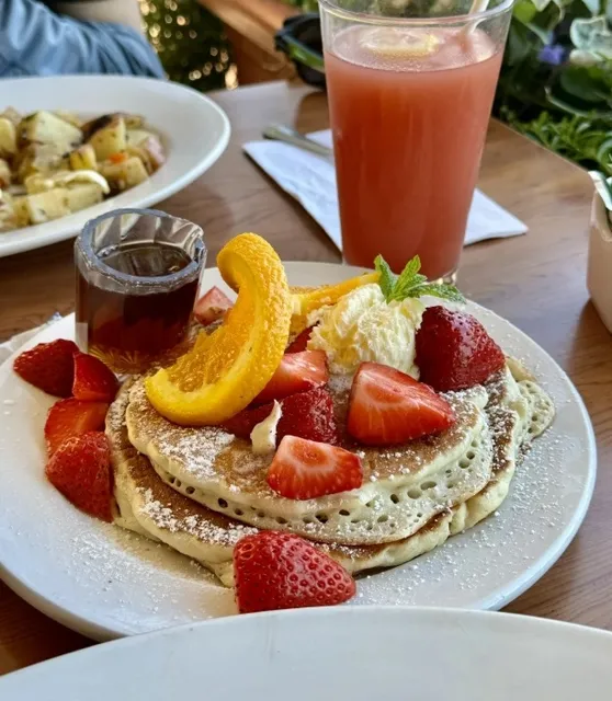  A Day of Eating in Monterey | From Brunch to "American Food" Diary