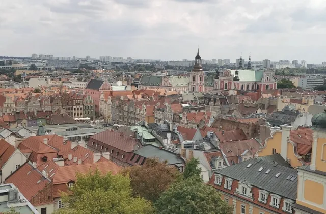 Poznań's Royal Castle: Where History Meets Stunning Views! 👑🏰