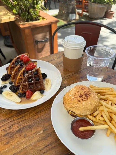 Los Angeles Restaurant with 90% Celebrity Sighting Rate｜The Croft 🥗