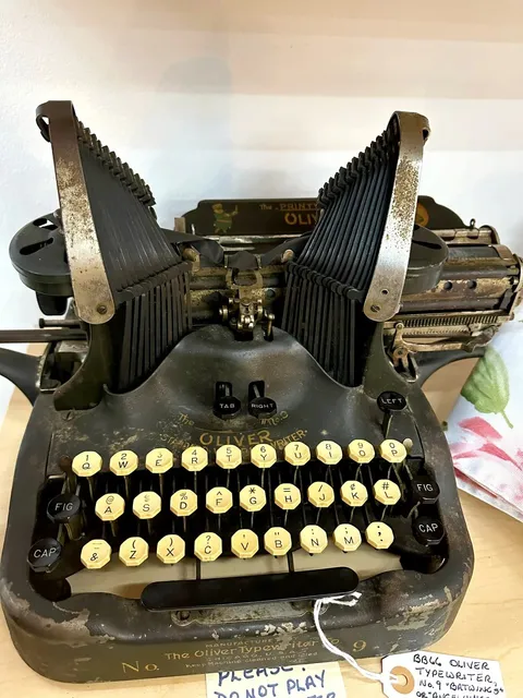 🦁 𝗛𝗲𝗹𝗹𝗯𝗼𝗯 𝗟𝗶𝘁𝘁𝗹𝗲 𝗥𝗼𝗰𝗸｜Finding New Life in Vintage Tr