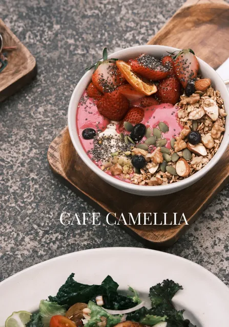 Cafe Camellia’s Greek-Style White House—Even Salads Shine ✨