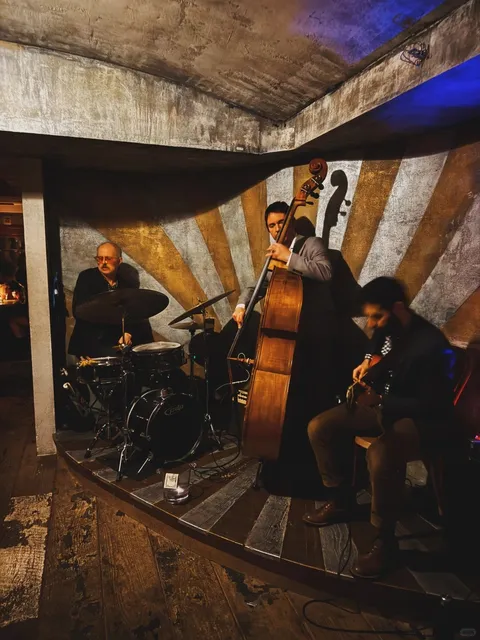 A Jazz Cellar Bar Perfect for a Tipsy Date 🎶