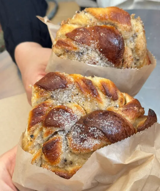 New York 🥐 My favorite spot for couche rolls