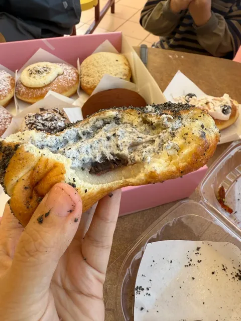 🍩 LA’s Korean-Inspired Donuts – A Hidden Gem Full of Sweet Surprises!