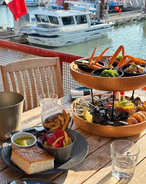 🦞 Blue Canoe Waterfront Restaurant – Oceanfront Dining at Its Finest!