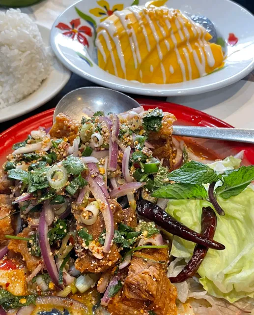 Allston Thai shop! I hope everyone will go to eat once!