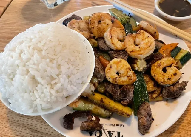 Ta Ca Asian Fusion & Sushi Bar - Savannah's East Oglethorpe Gem! 🍣✨