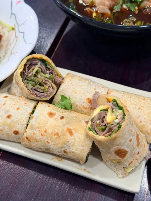 Vegas｜Low-Key but Amazing: Braised Pork Rice + Beef Noodles