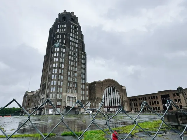 ☔ Quick Rainy Visit to Buffalo Central Terminal Ruins...