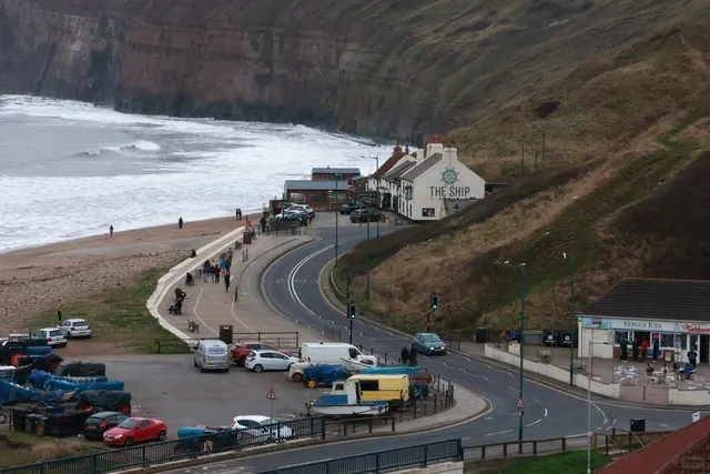 🇬🇧 Stressed from deadlines? Come unwind by the sea at Saltburn!