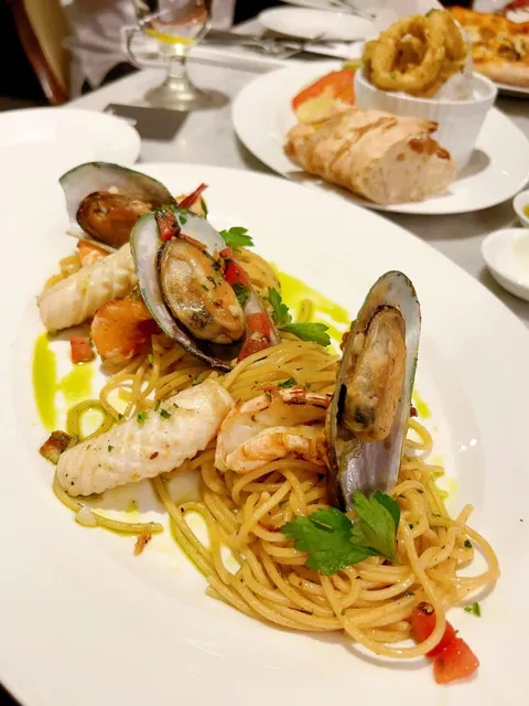 🇵🇬 Saturday Breakfast Blues at The Edge Cafe