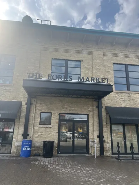  Winnipeg's Forks Market: Where History Meets Hipster Vibes 🛍️🍣