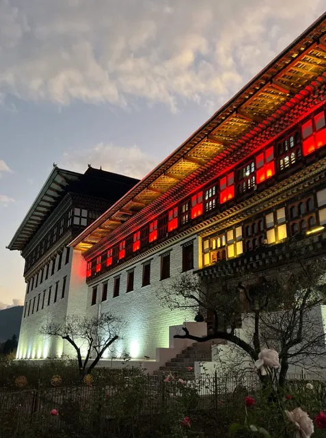 Ravens in Bhutan: Guardians of Shangri-La’s Spirit 🌄