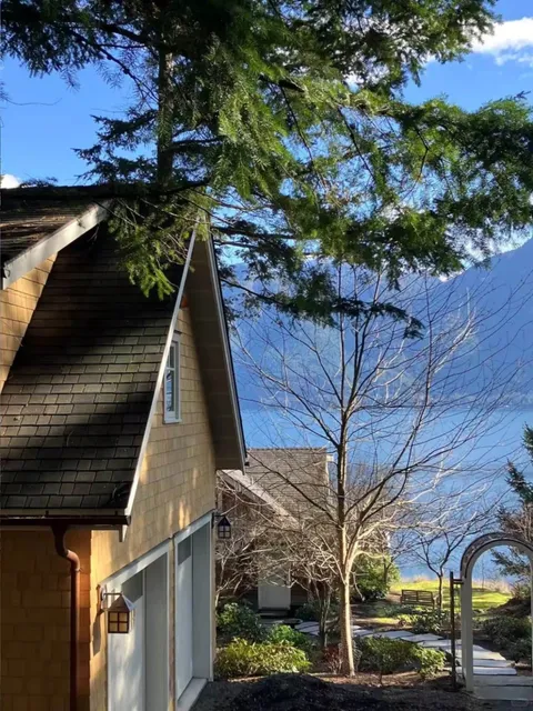 🌊 Vancouver 1-Hour Getaway: Dreamy Beachfront Cabin on Bowen Island!​