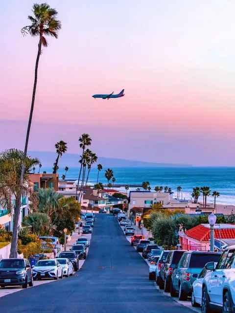 🌅✨ You've gotta take a stroll down Sunset Boulevard when you're in 