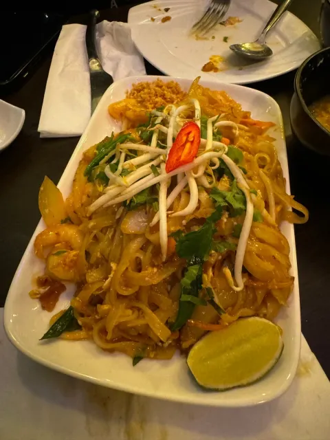 Finally, Authentic & Delicious Thai Food in London! 🇹🇭🍛✨