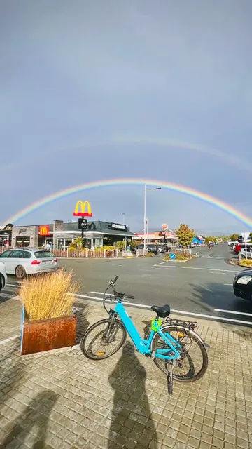 🇳🇿 Taupō Adventure: Cycling to Huka Falls on BlueBikes! 🚴‍♀️💙
