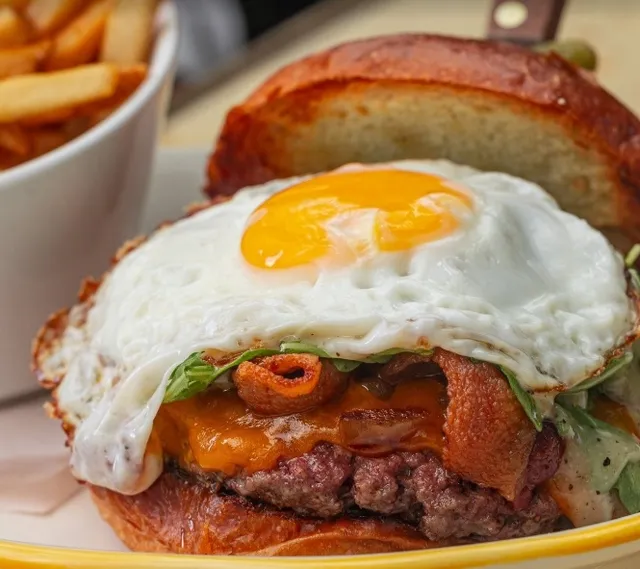 A Refined Lunch Experience in an Urban Oasis