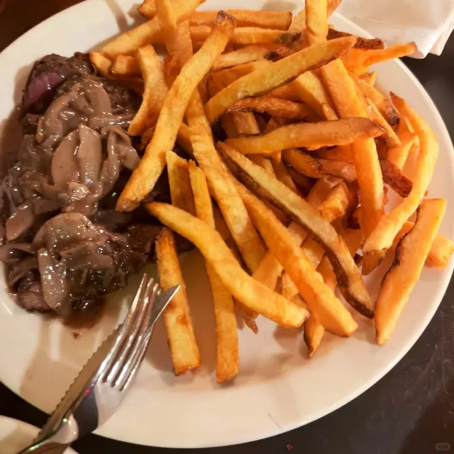 Le Pichet | An Authentic French Bistro Experience in Seattle 🥖🍷