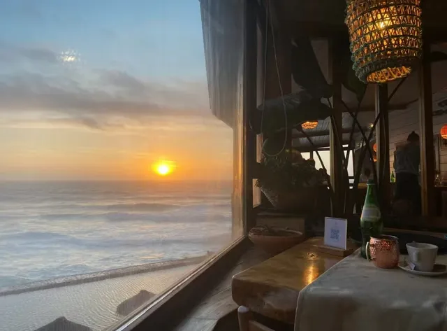 More seafood in here 