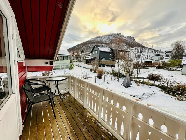 🇳🇴 This Tromsø Airbnb Cabin Stole My Heart!