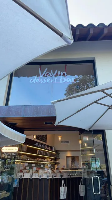 Early to Bed, Early to Rise | Skip the Kona Line, Try Vavin Instead?