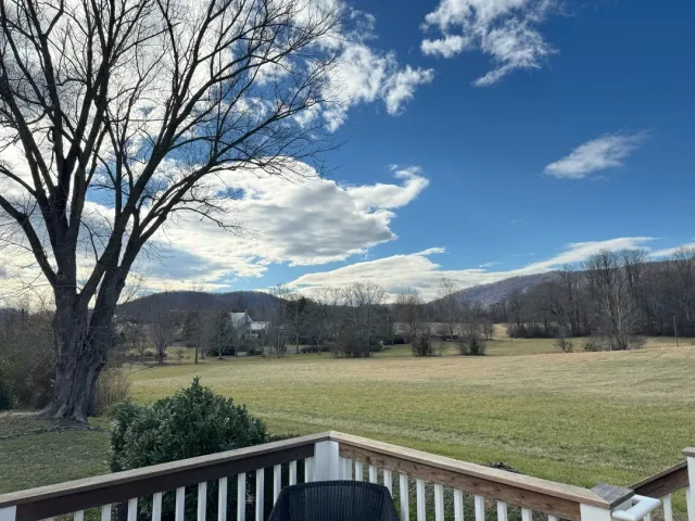 Luxurious Comfort with Breathtaking Mountain Views! 🏔️