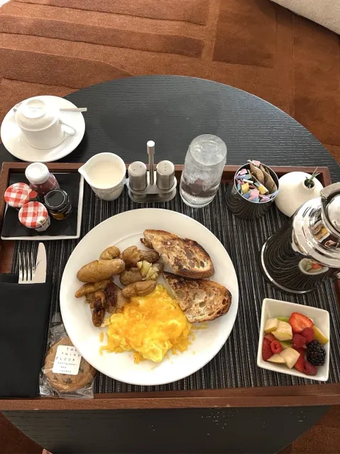 A Beautifully Designed Hotel – The Jay Stay 🏨✨