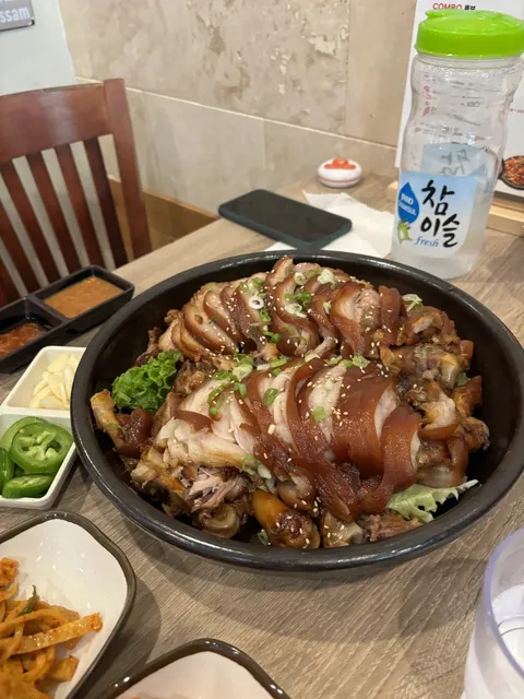 Dallas’ Must-Try Savory Pork Knuckles 👍 Texan Wangbal