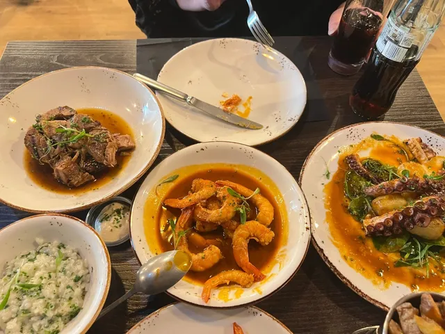 Lisbon | A Restaurant 🍽️ Checked Off the List with Friends 📕