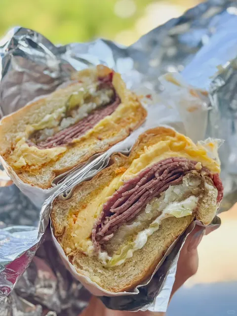 🇨🇦 ​​The Must-Eat Egg & Corned Beef Sandwich Before Leaving Toronto!