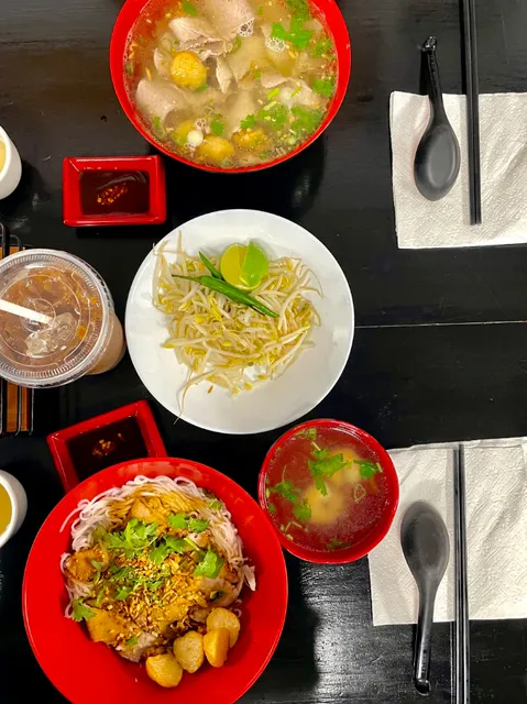 Montreal Hidden Gem | A Full Meal for Just $10! 🍜