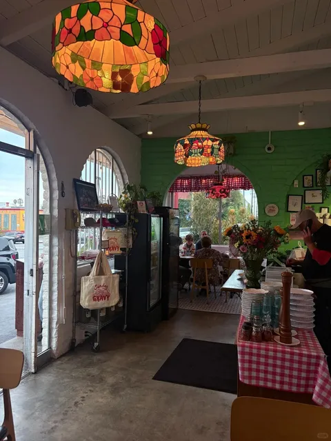 LA | Super Affordable Family-Style Italian Eatery 🍝