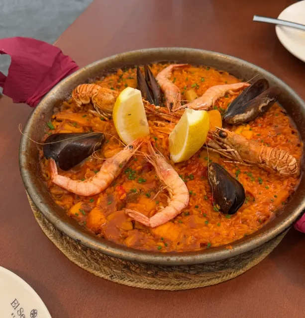 🇪🇸 Seville is not a mine! Be sure to eat the seafood rice 🦞